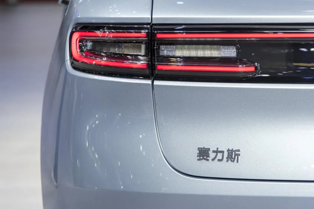 市值蒸发超1800亿后，赛力斯“叛变”